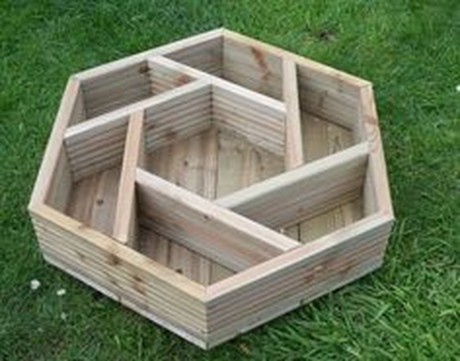 amazing-wooden-garden-planters-ideas-you-should-try-39